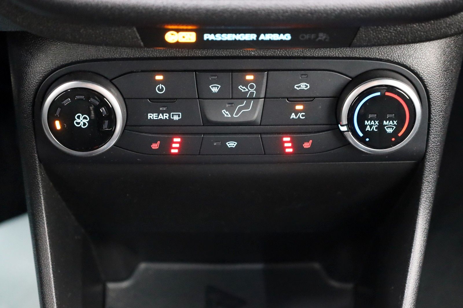 Fahrzeugabbildung Ford Fiesta ST Navi,LED,SH,PDC,Kamera,SR+WR