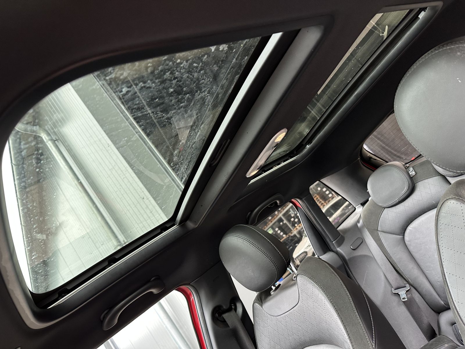 Fahrzeugabbildung MINI Cooper S Aut. JCW NAV+LED+PANO+LEDER+18ZOLL+2HD