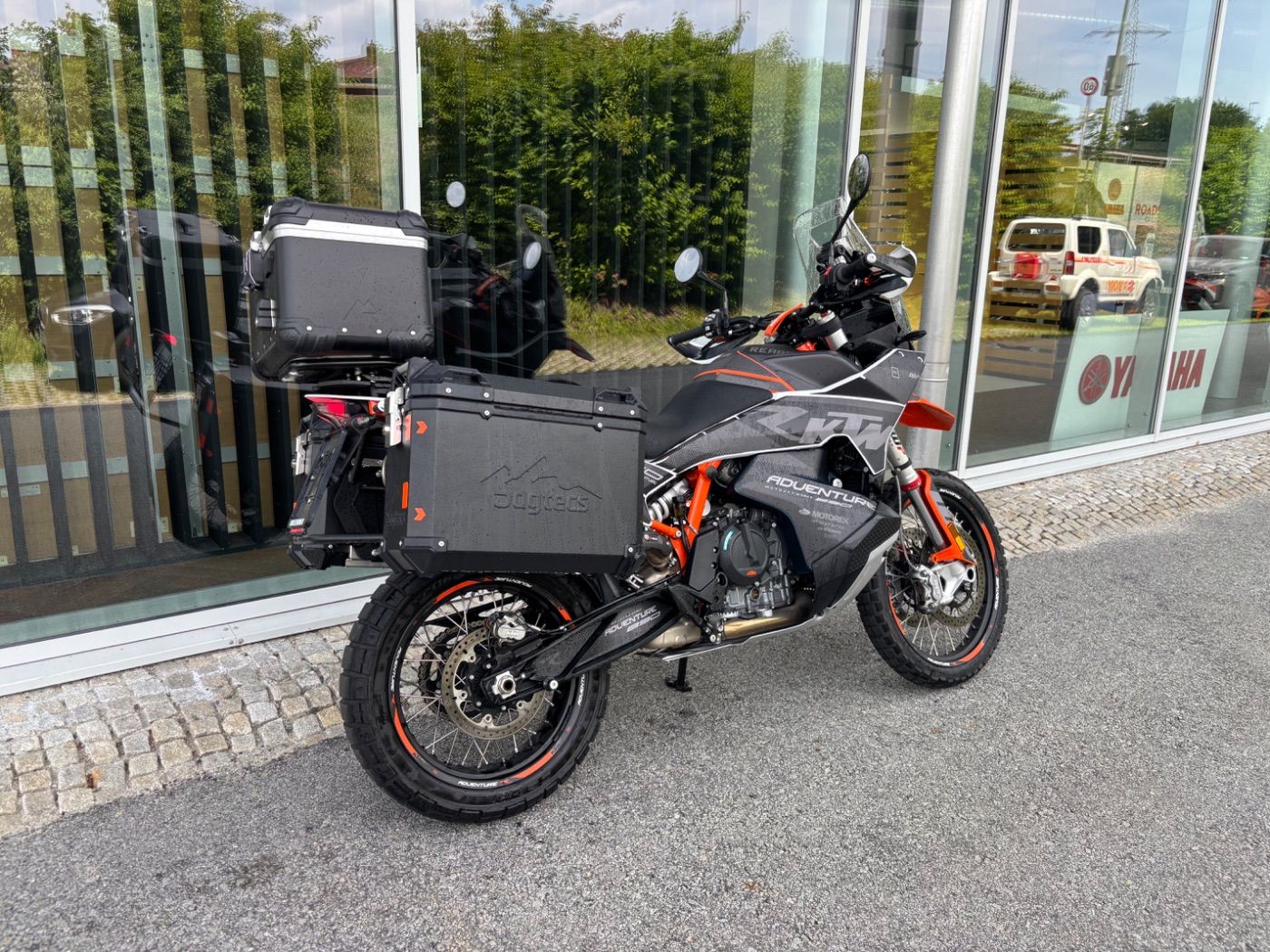 Fahrzeugabbildung KTM 890 Adventure R Techpack, Akra, Topcase, Griffhe