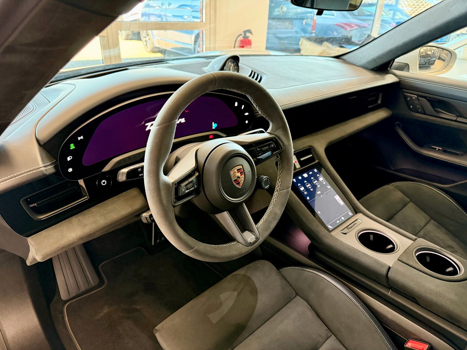 Fahrzeugabbildung Porsche Taycan GTS Panorama/HeadUP/Hinterachlenkung