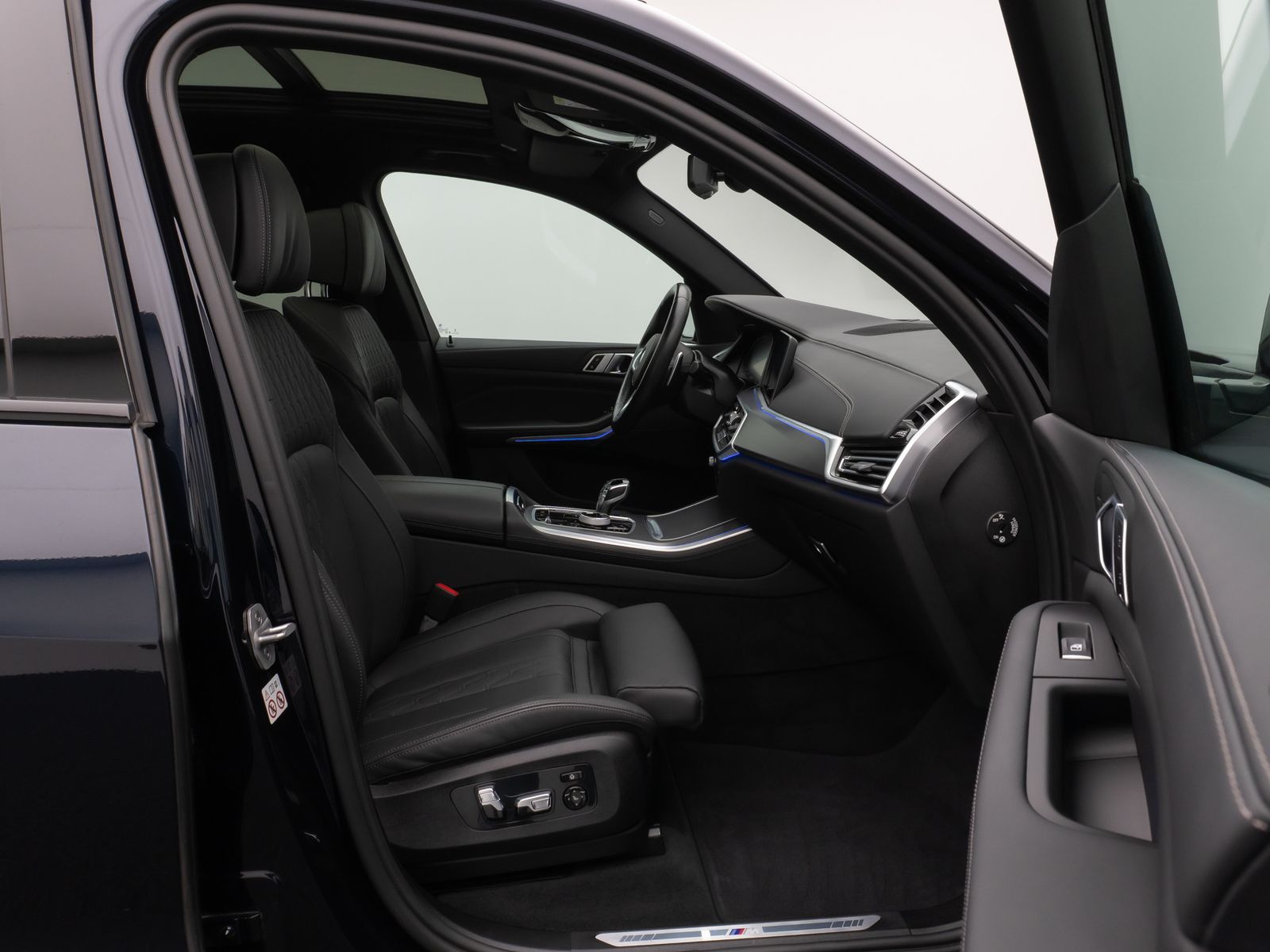 Fahrzeugabbildung BMW X5 xD40d M Sport Panorama Kamera HUD DAB Massage