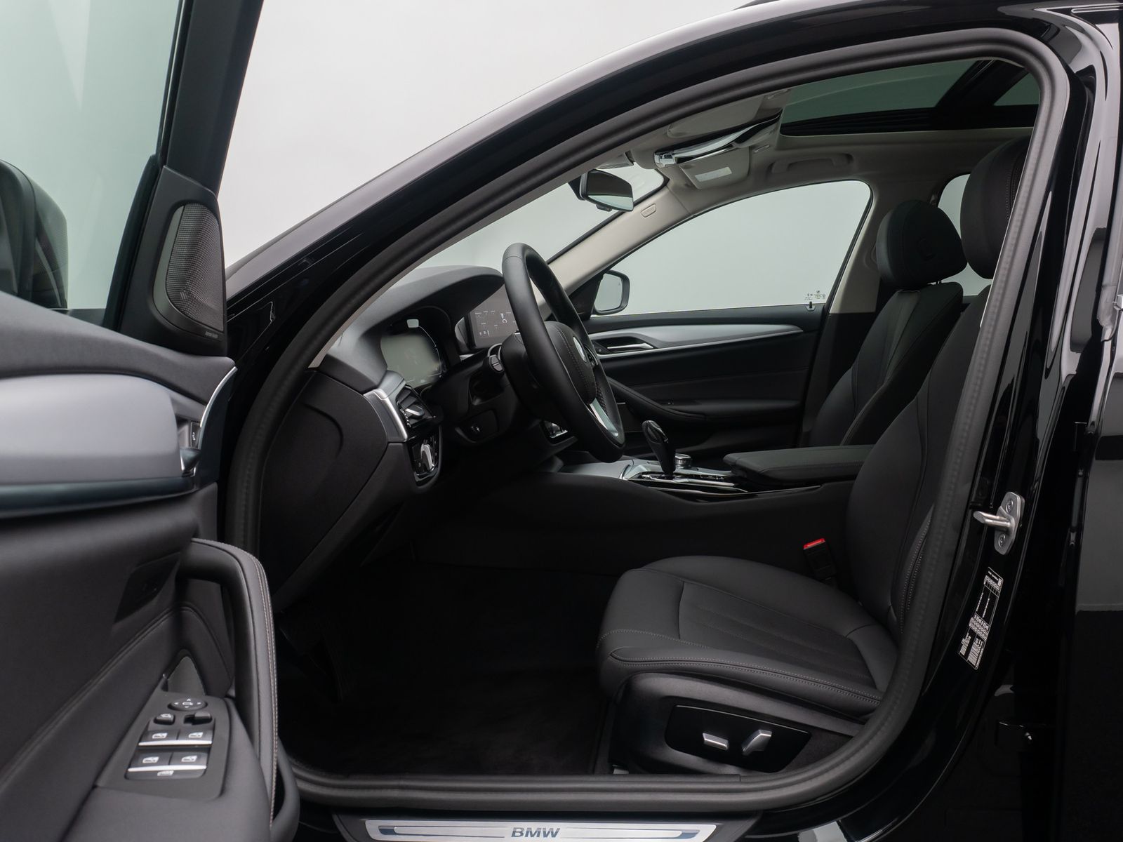 Fahrzeugabbildung BMW 520d ACC Alarm AHK Memory HUD DAB H/K Panorama