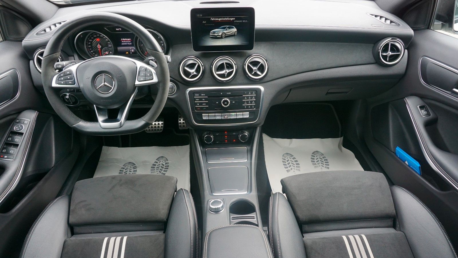 Fahrzeugabbildung Mercedes-Benz A 180d AMG Line T.Leder,LED, Navi,SH,PDC