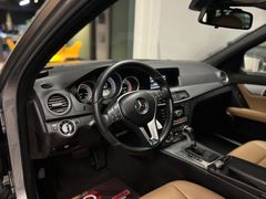 MERCEDES-BENZ C 220 T CDI / DESIGNO / HARMAN KARDON/ AUTOM./ MERCEDES-BENZ C 220 T CDI / DESIGNO / HARMAN KARDON/ AUTOM./