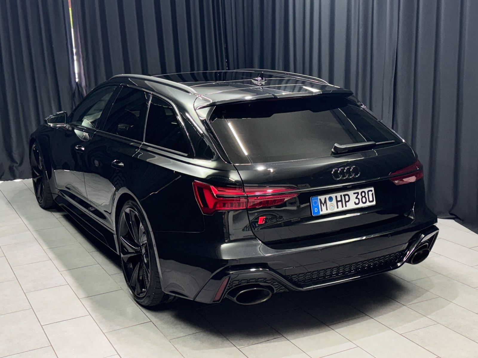 Fahrzeugabbildung Audi RS6 Avant 4.0 TFSI quattro|PANO|MATRIX|ACC|VOLL