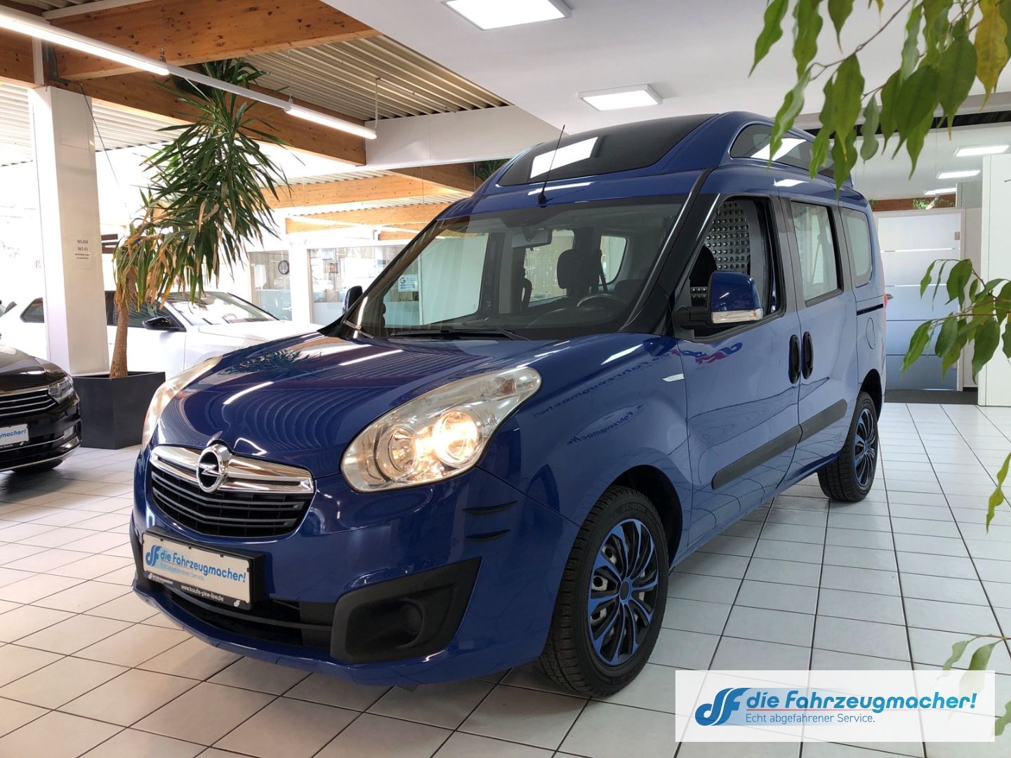 Fahrzeugabbildung Opel Combo D Colorado L1H2 1.4 SHZ  *BEHINDERTENGEREC