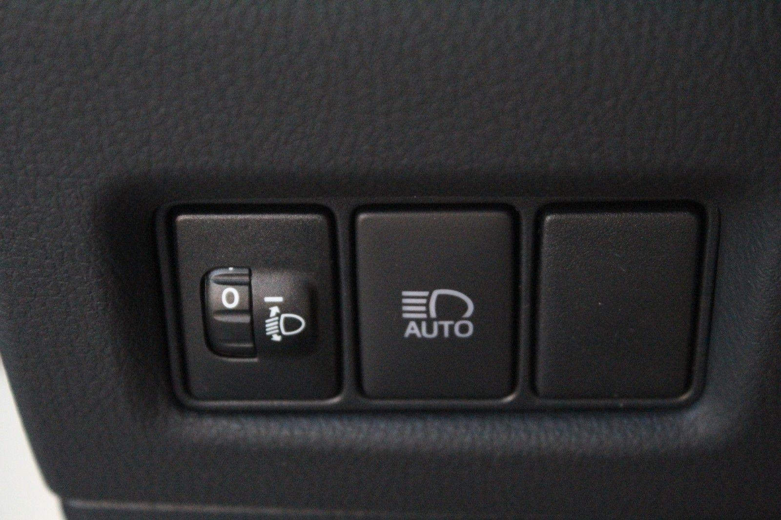 Fahrzeugabbildung Toyota C-HR 1.8 Hybrid Flow
