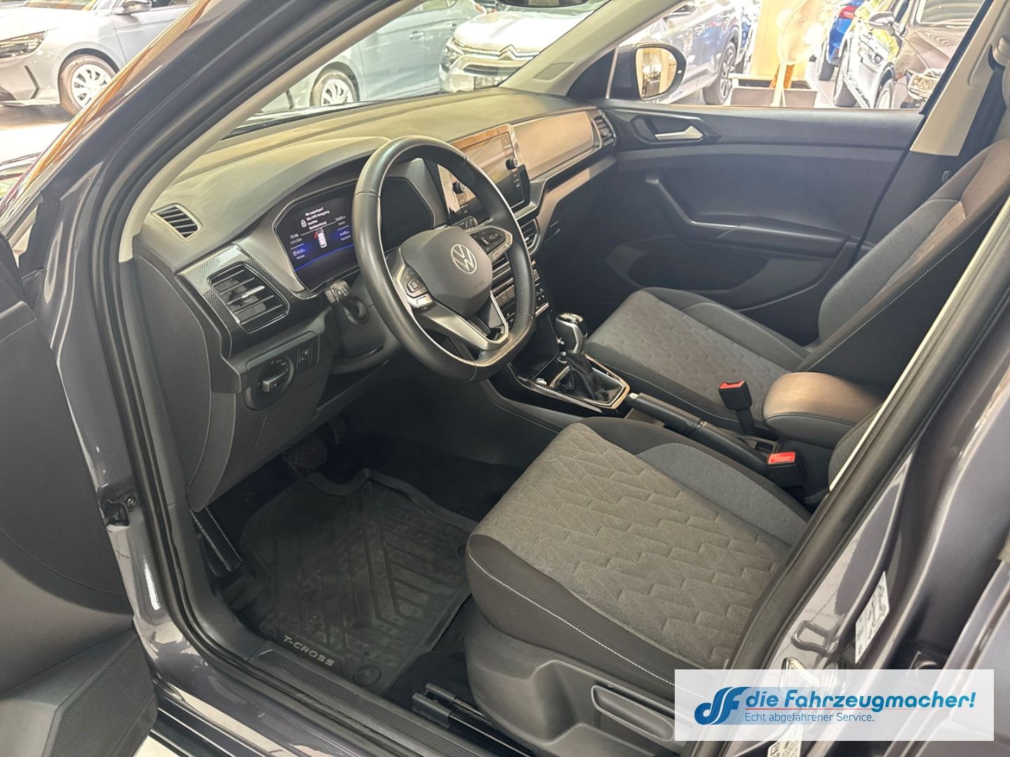 Fahrzeugabbildung Volkswagen T-Cross 1.0 TSI 85 kW Life Digitales Cockpit LED