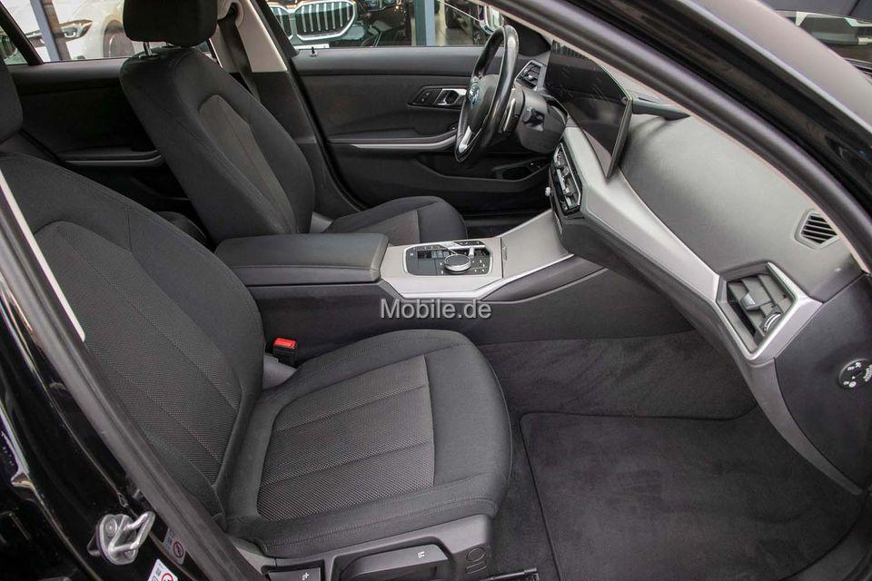 BMW 320e xDrive Touring Navi AHK adLED HeadUp RfKam.