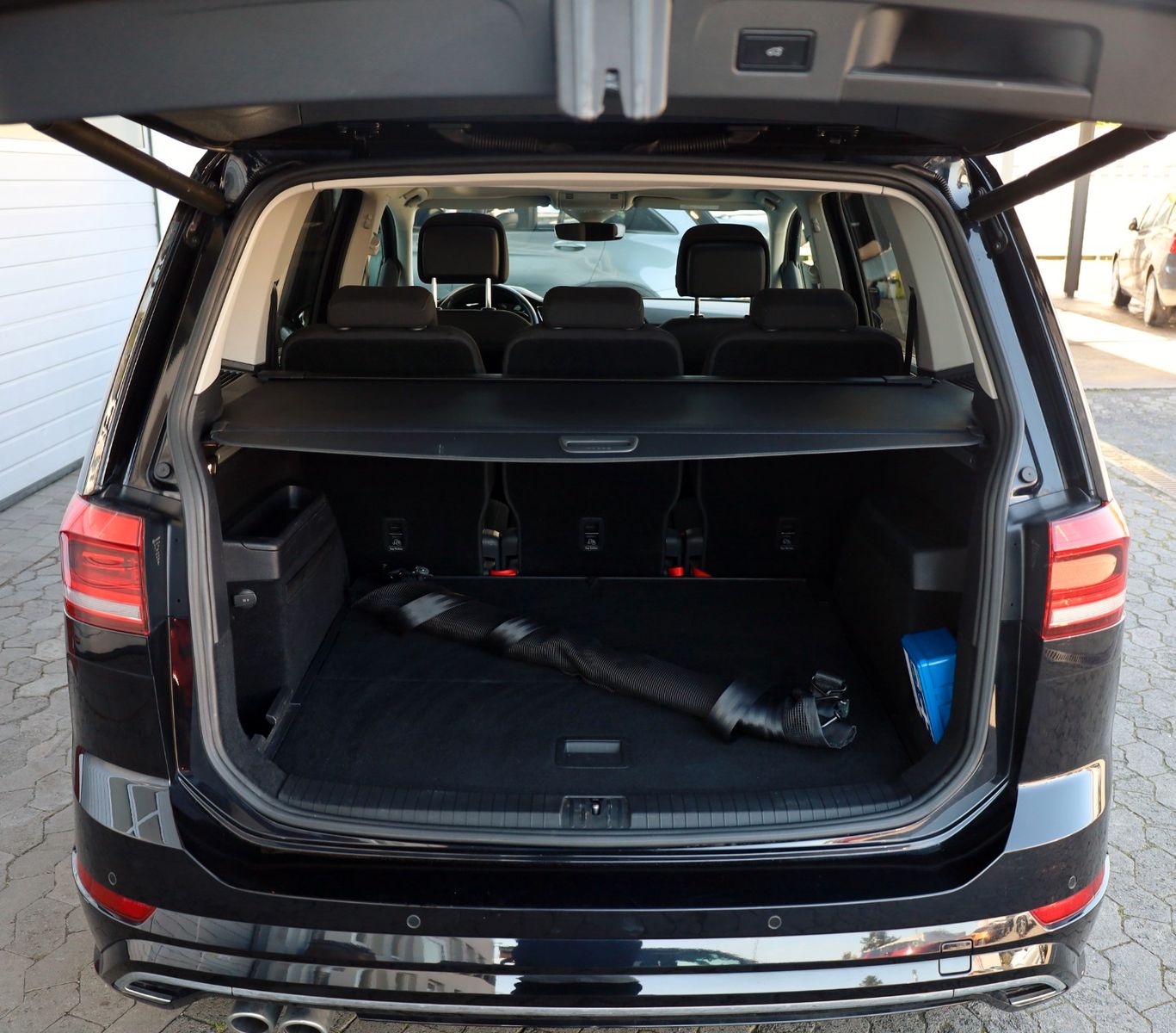 Fahrzeugabbildung Volkswagen Touran R Line Alcantara,Navi,LED,Panorama,Kamera