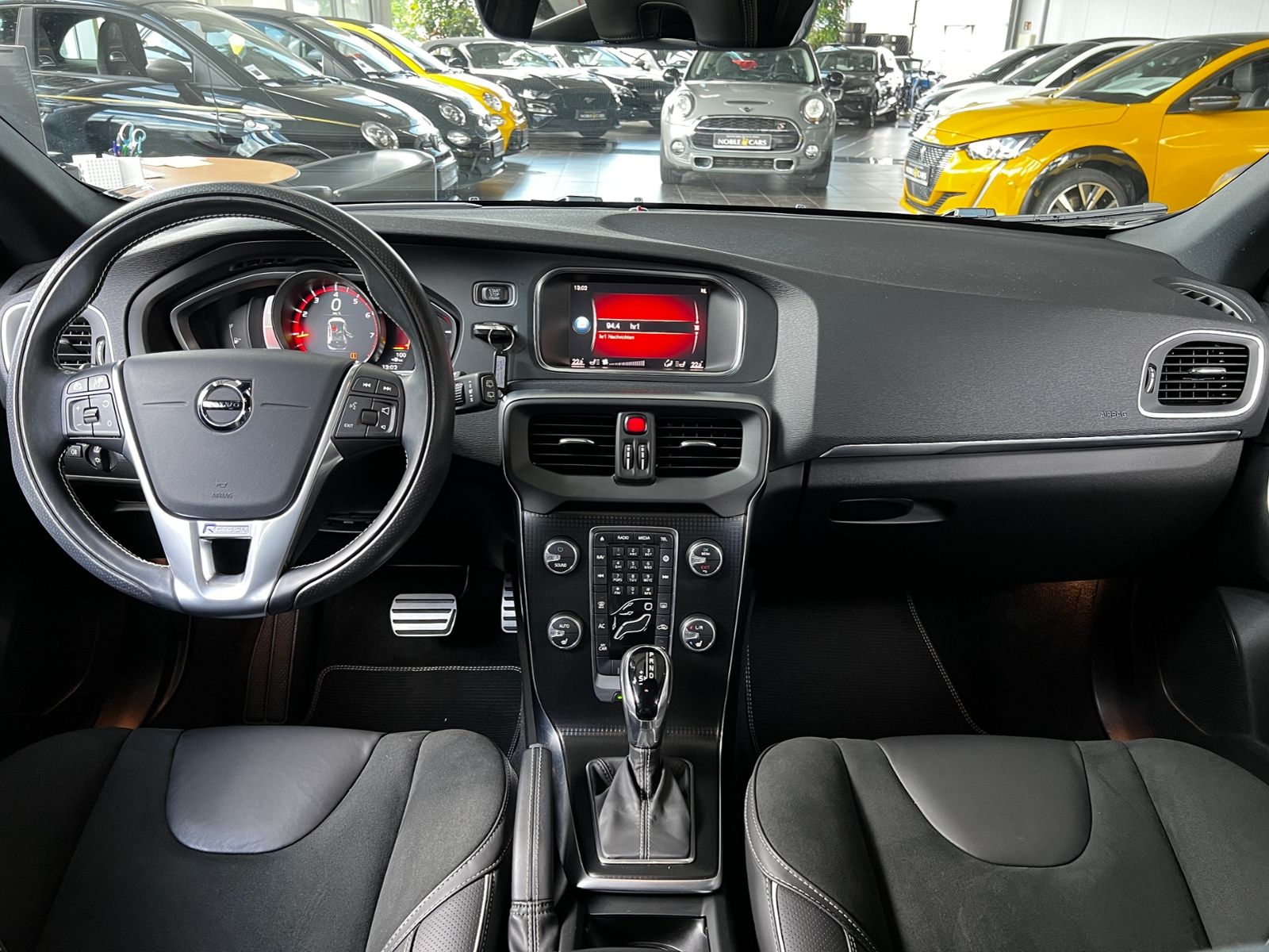 Fahrzeugabbildung Volvo V40 T3 R-Design RFK LED NAVI