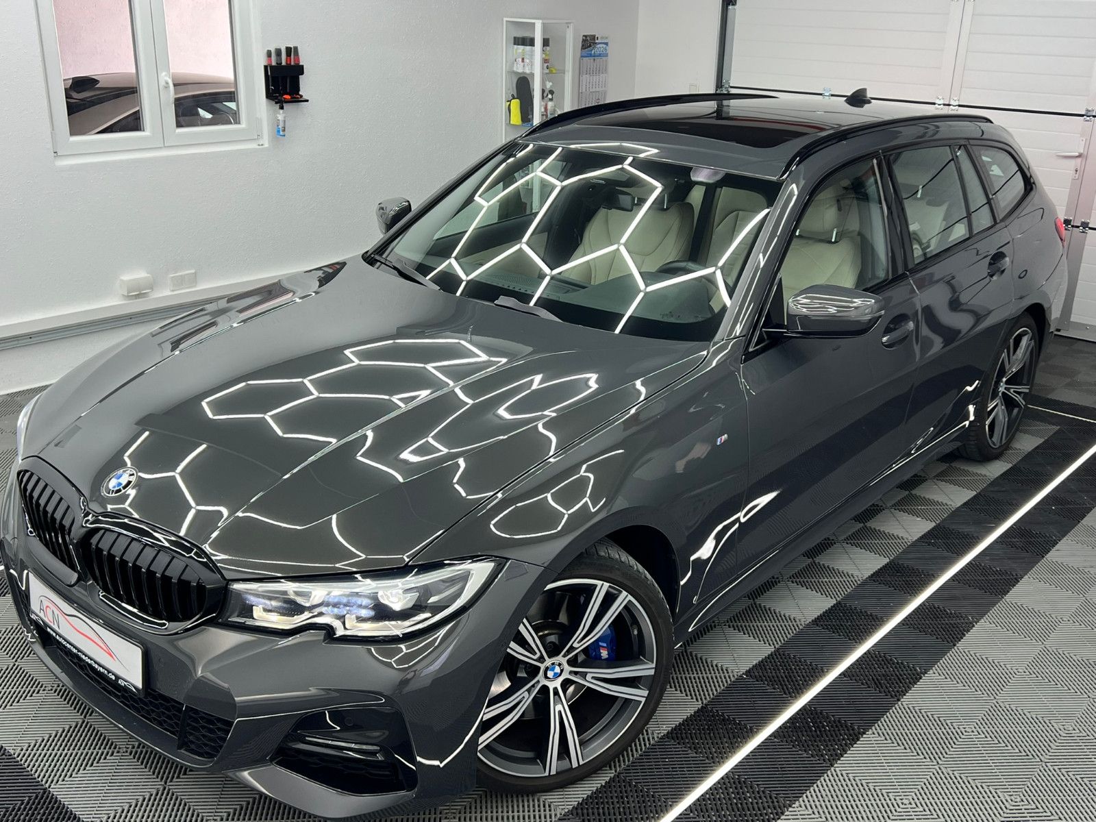 Fahrzeugabbildung BMW 330 i xDrive M SPORT/PANO/STHZ/ACC/DRAVITGRAU