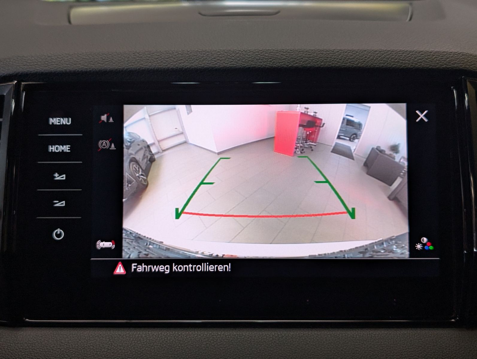 Fahrzeugabbildung SKODA Karoq 2.0 TDI DSG Sportline 4x4 ACC LED Cam AHK