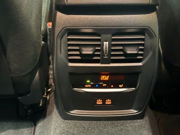 BMW 330 i Touring xDrive M Sport Navi LED Kamera