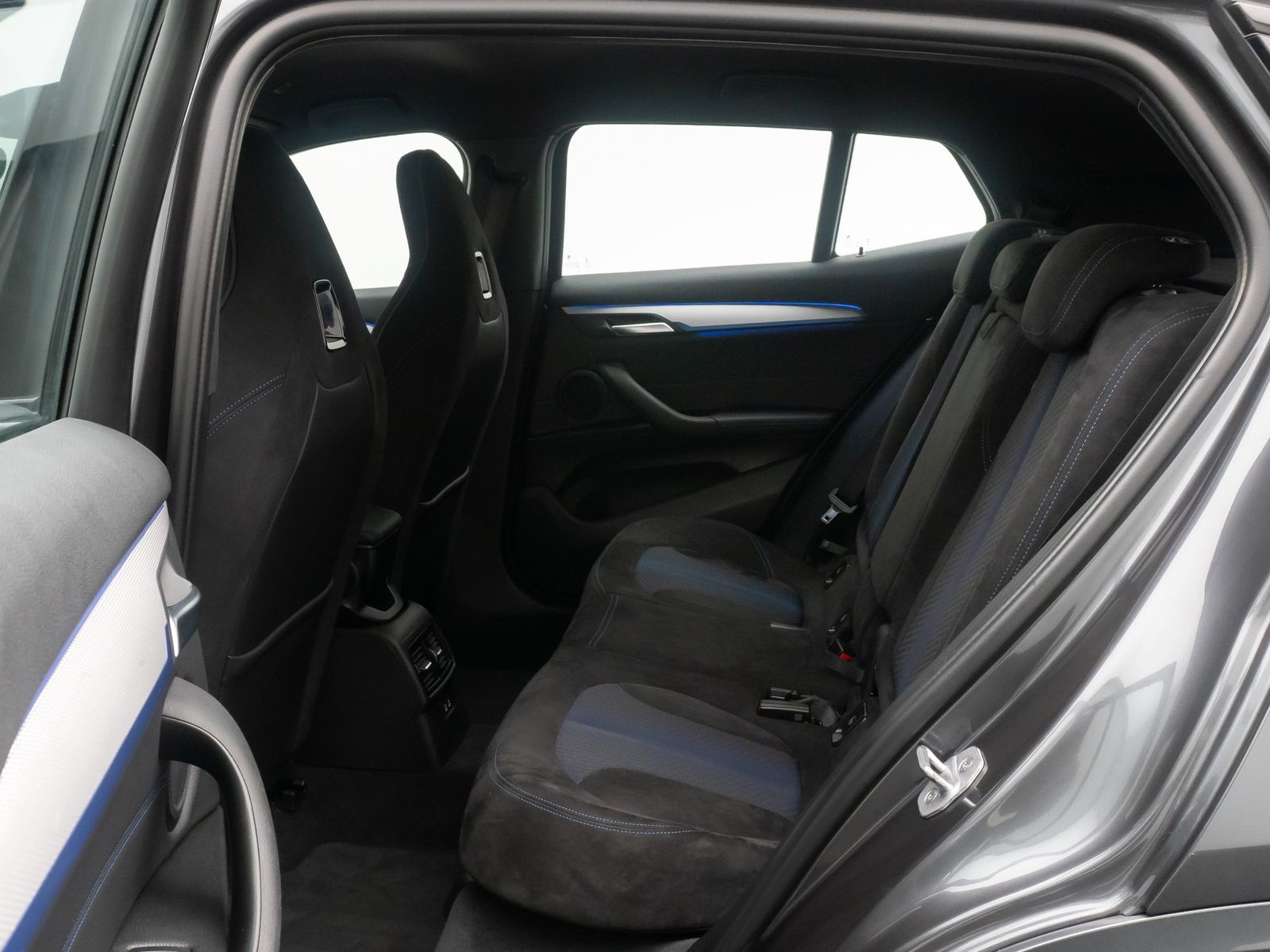 Fahrzeugabbildung BMW X2 sD18i M Sport AHK Kamera GeschwindiReg 19Zoll