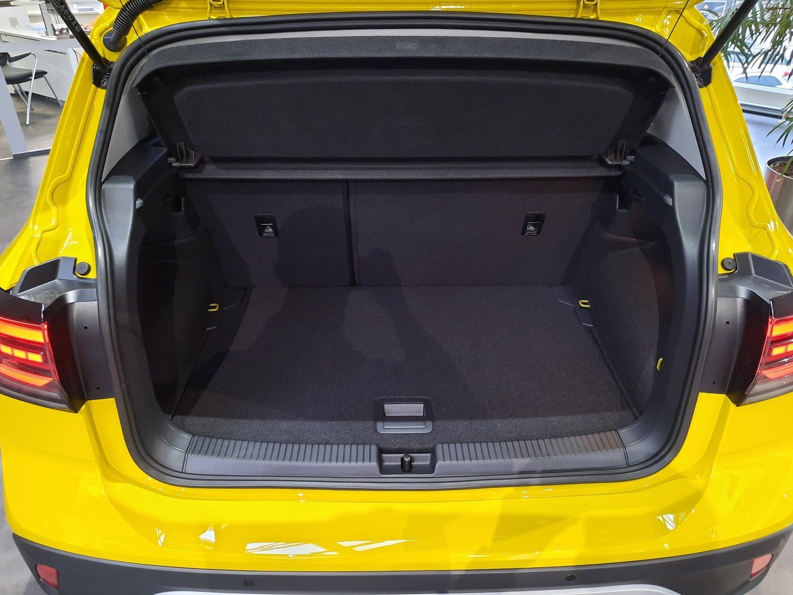 Fahrzeugabbildung Volkswagen T-Cross Life TSI *LED*PDC*ACC*Sitzhzg*App-Conn*