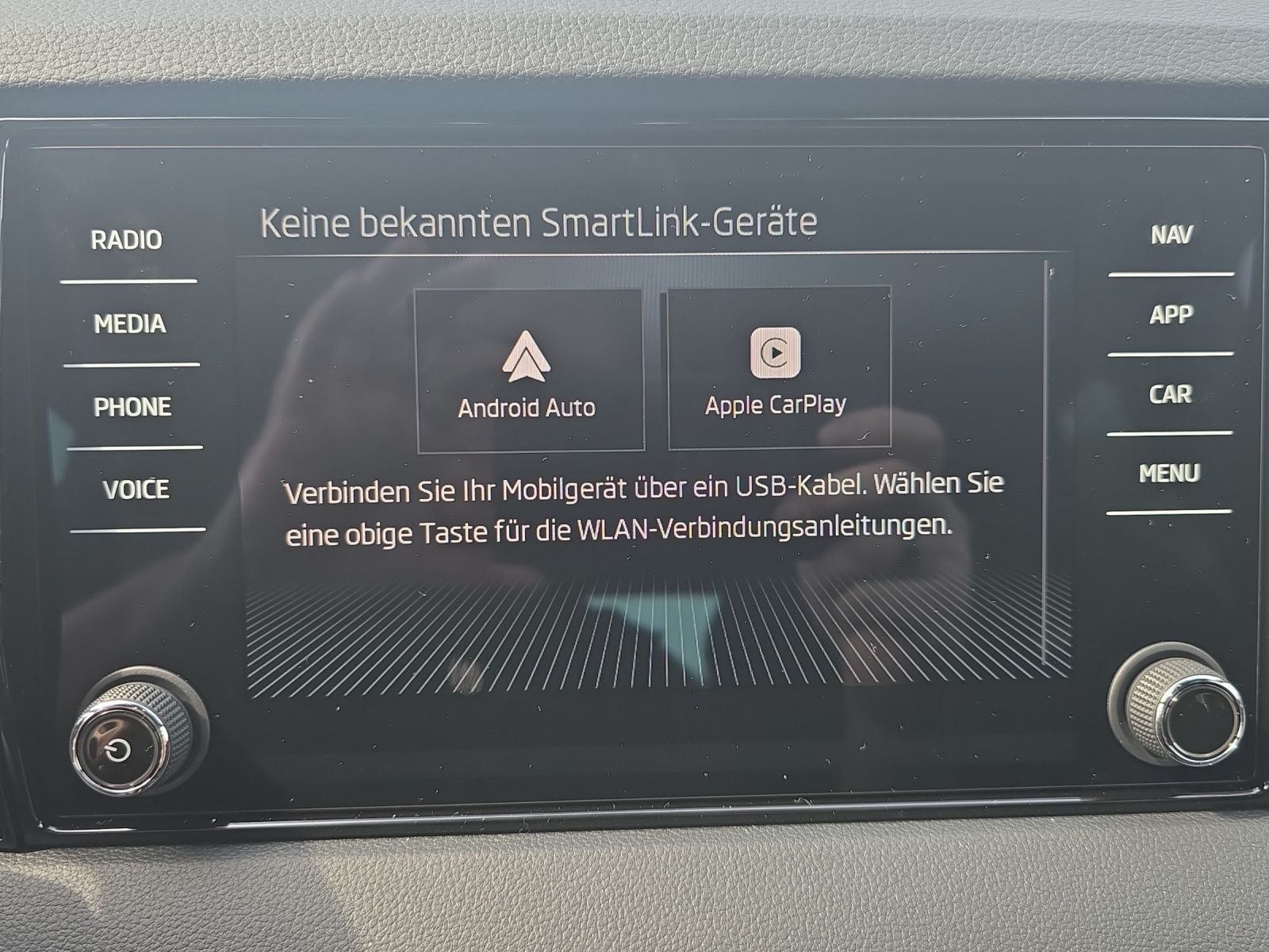 Fahrzeugabbildung SKODA Karoq Sportline 1.5 TSI DSG AHZ MATRIX NAVI ACC