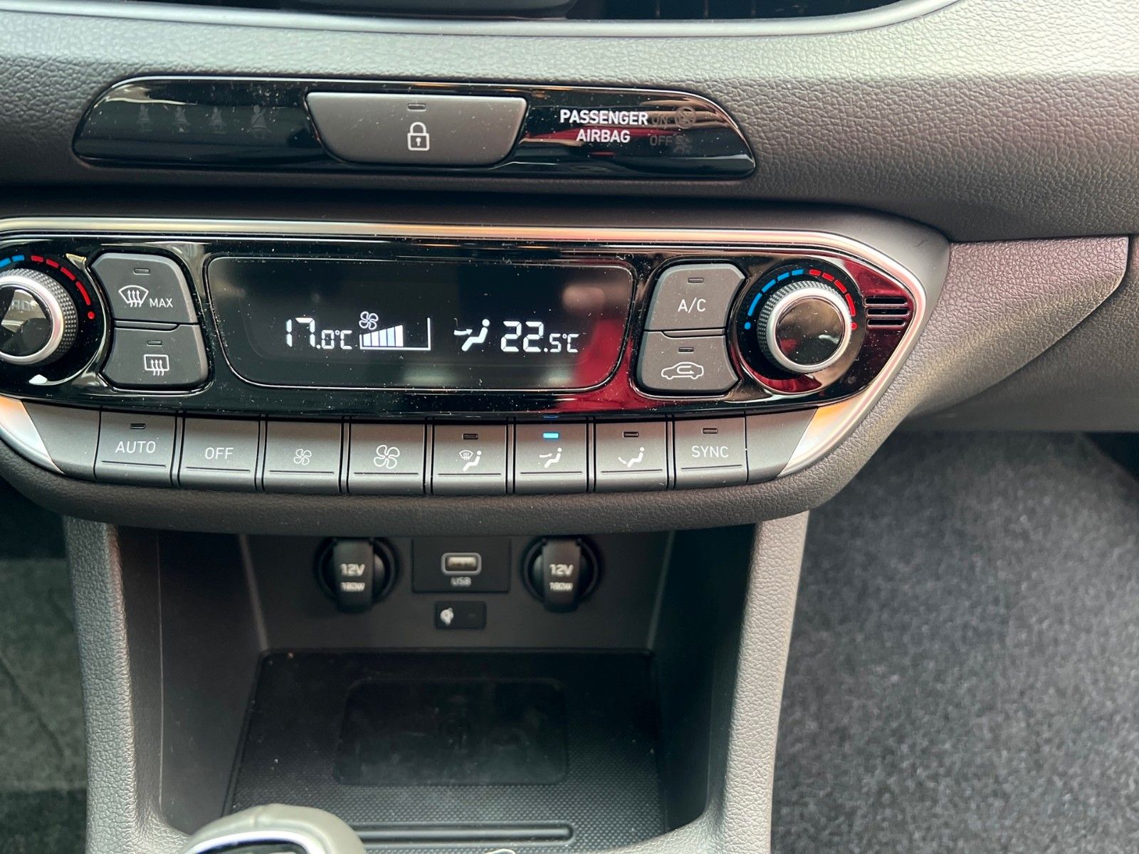 Fahrzeugabbildung Hyundai i30Kombi 1.5T-GDi (48V) Navi Komfortpaket