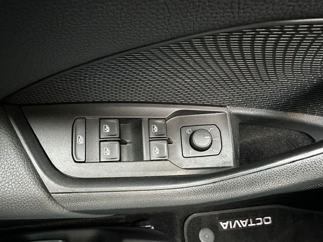 Octavia Combi Selection SHZ;LED;CARPLAY;FSE;PDC