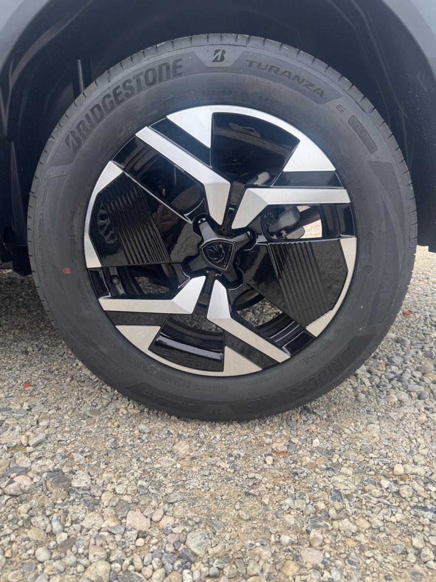 Peugeot 2008 Hybrid 145 GT, ACC, Navi