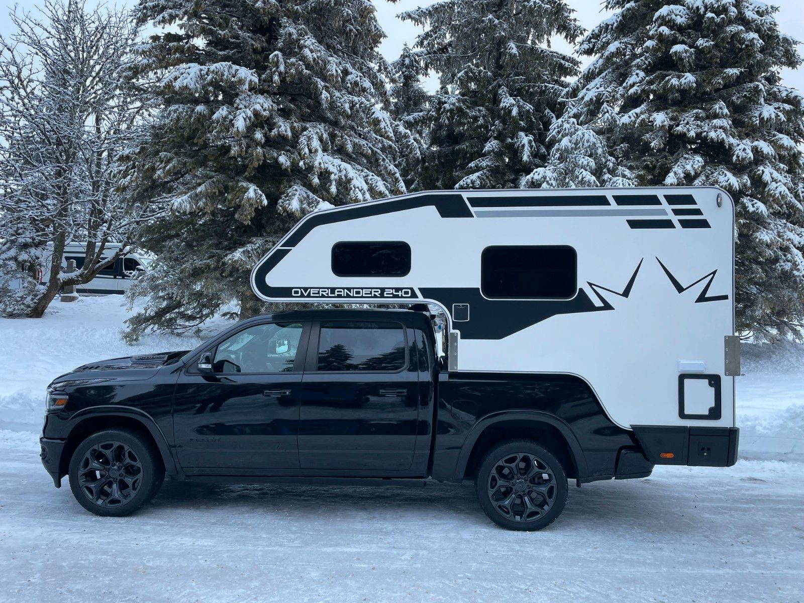 Fahrzeugabbildung Andere OVERLANDER 240