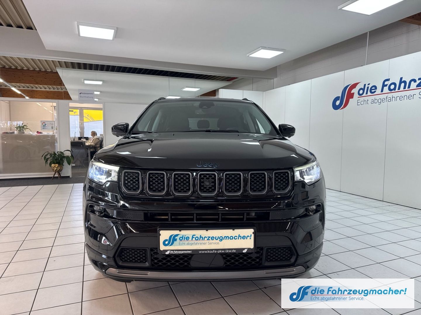 Fahrzeugabbildung Jeep Compass S Plug-In Hybrid 4WD Navi Soundsystem 36