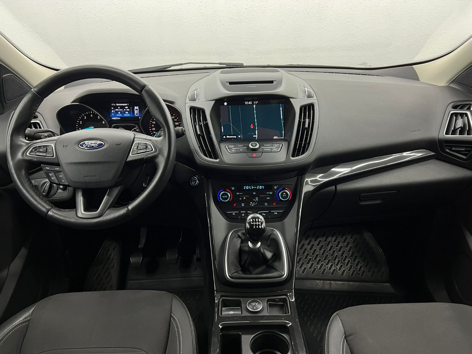 Fahrzeugabbildung Ford Kuga Titanium/NAVI/2-ZONEN/KAMERA/2.HAND