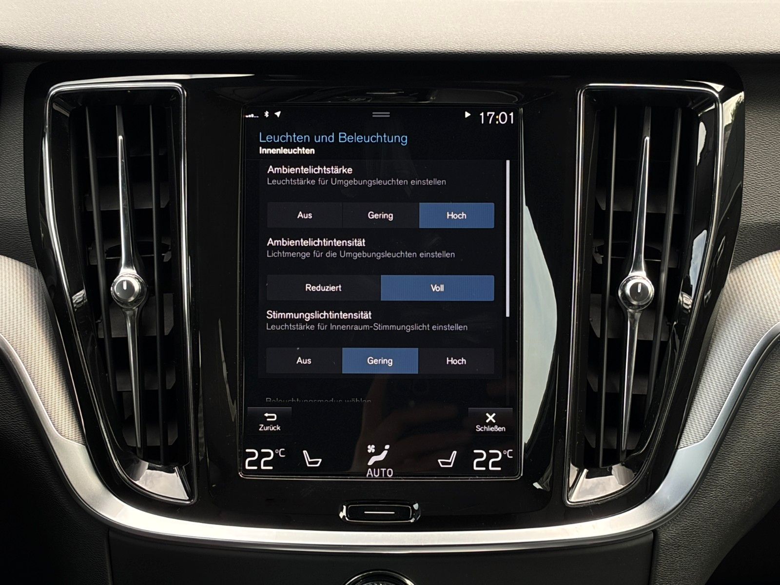 Fahrzeugabbildung Volvo V60 AWD R-Design ACC ProH&K 360° LED CarPl. Memo