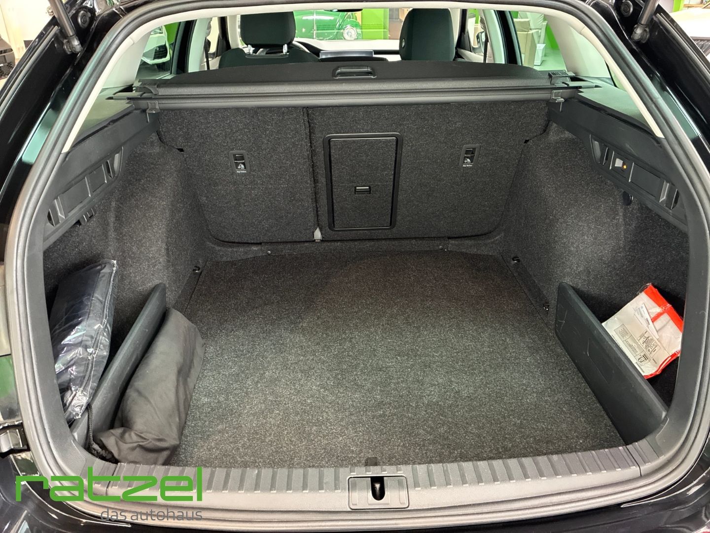 Fahrzeugabbildung SKODA Octavia Combi 2.0 TDI Ambition AHK Navi Digitale