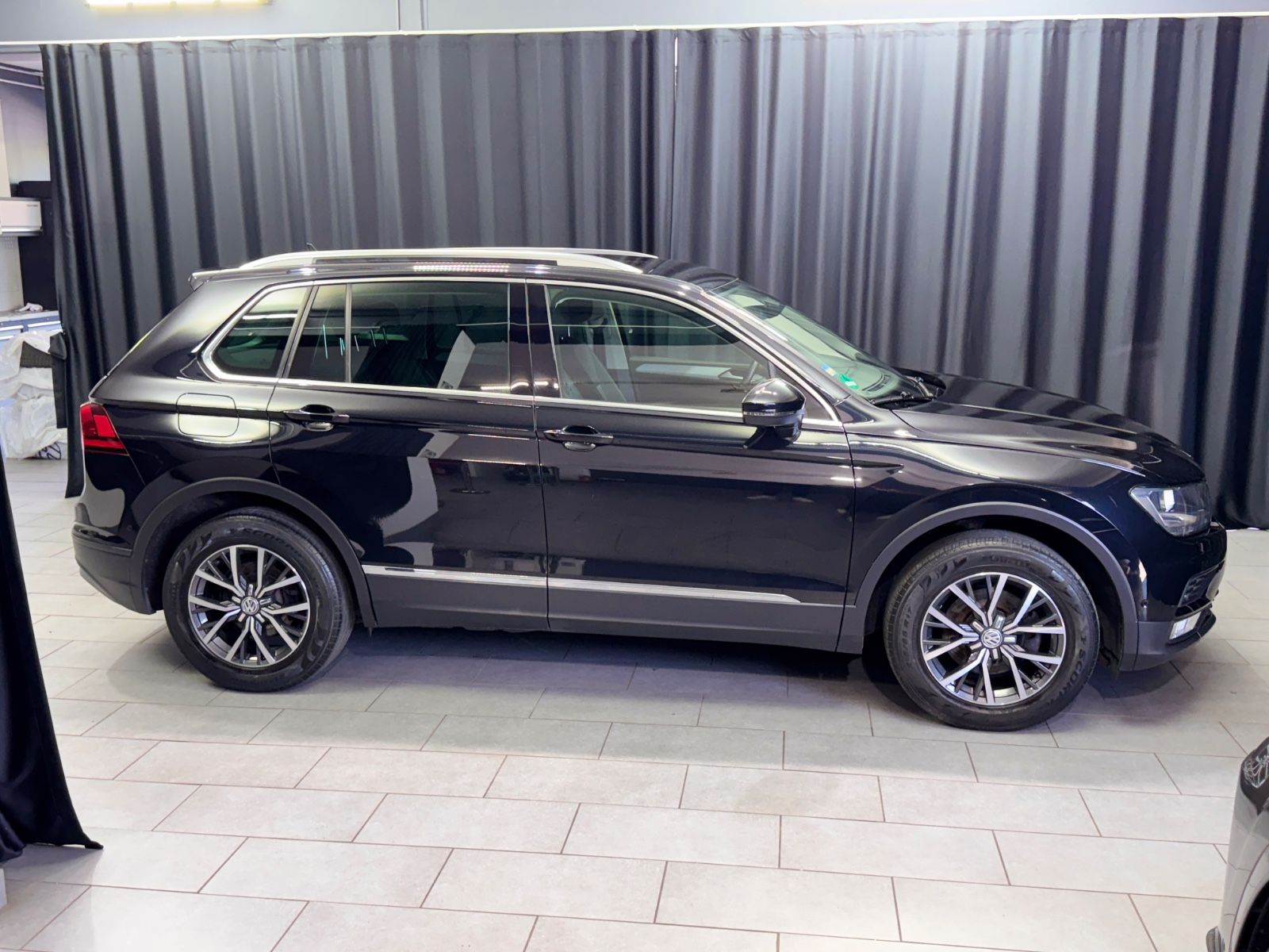 Fahrzeugabbildung Volkswagen Tiguan Comfortline 4Motion|NAVI|KAMERA|1.HAND