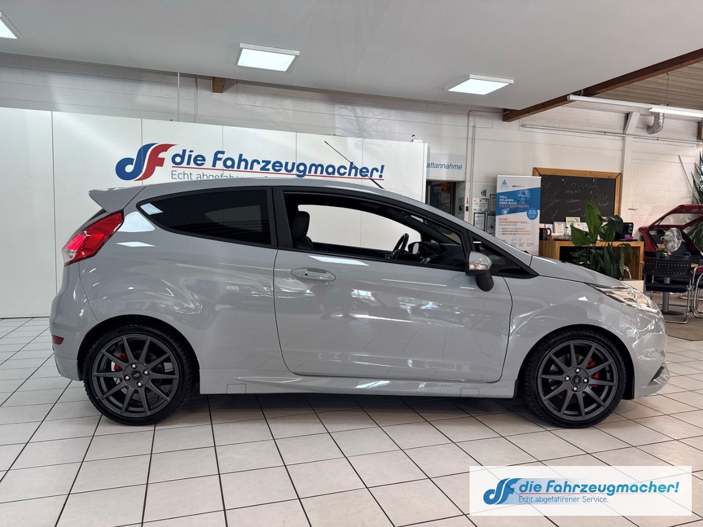 Fahrzeugabbildung Ford Fiesta ST200 Sportpaket Navi Ambiente SHZ Keyles