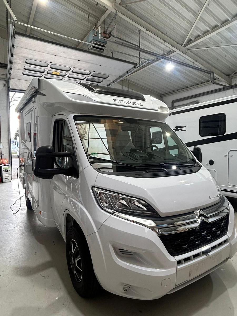 Etrusco T 5900 FB - Hubbett - Sat+TV - Markise -