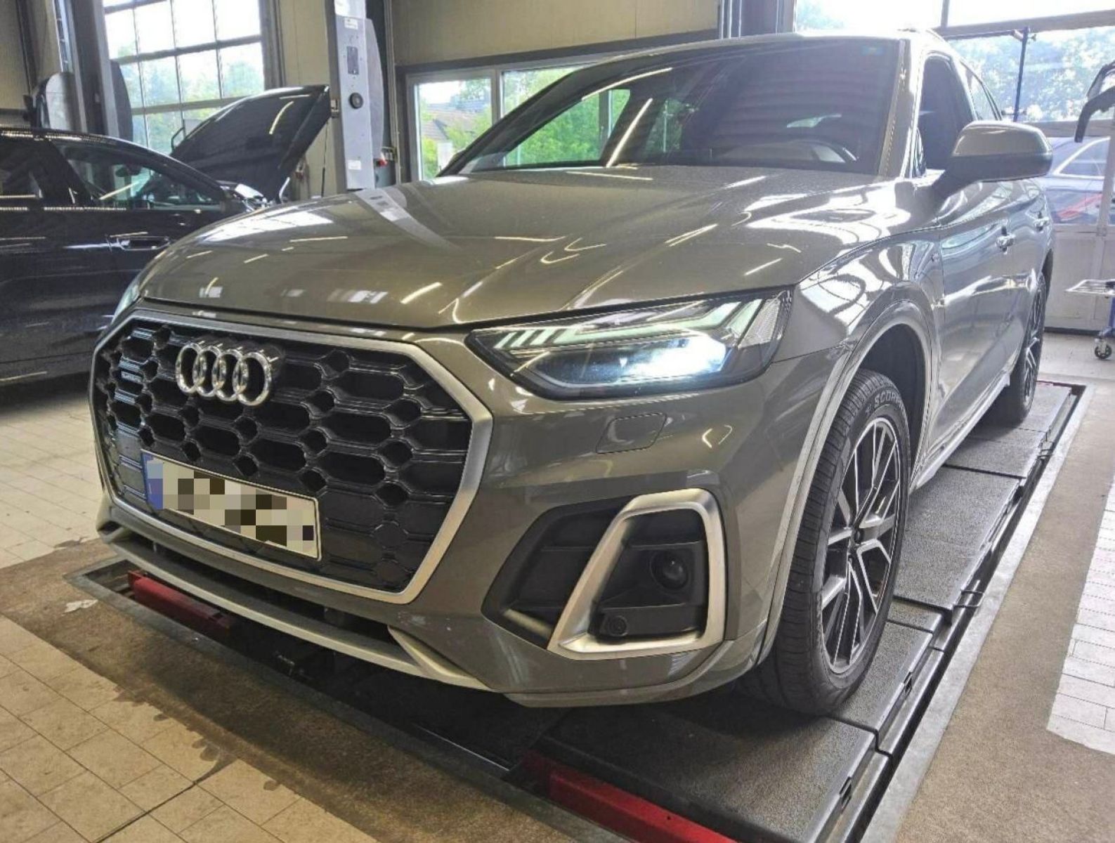 AUDI Q5 40 TDI quattro - S LINE / KAMERA / MATRIX
