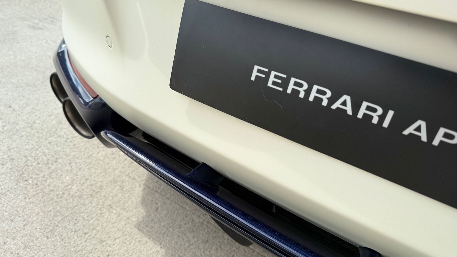 Fahrzeugabbildung Ferrari 812 GTS*Atelier*Blue Carbon*Painted Shields