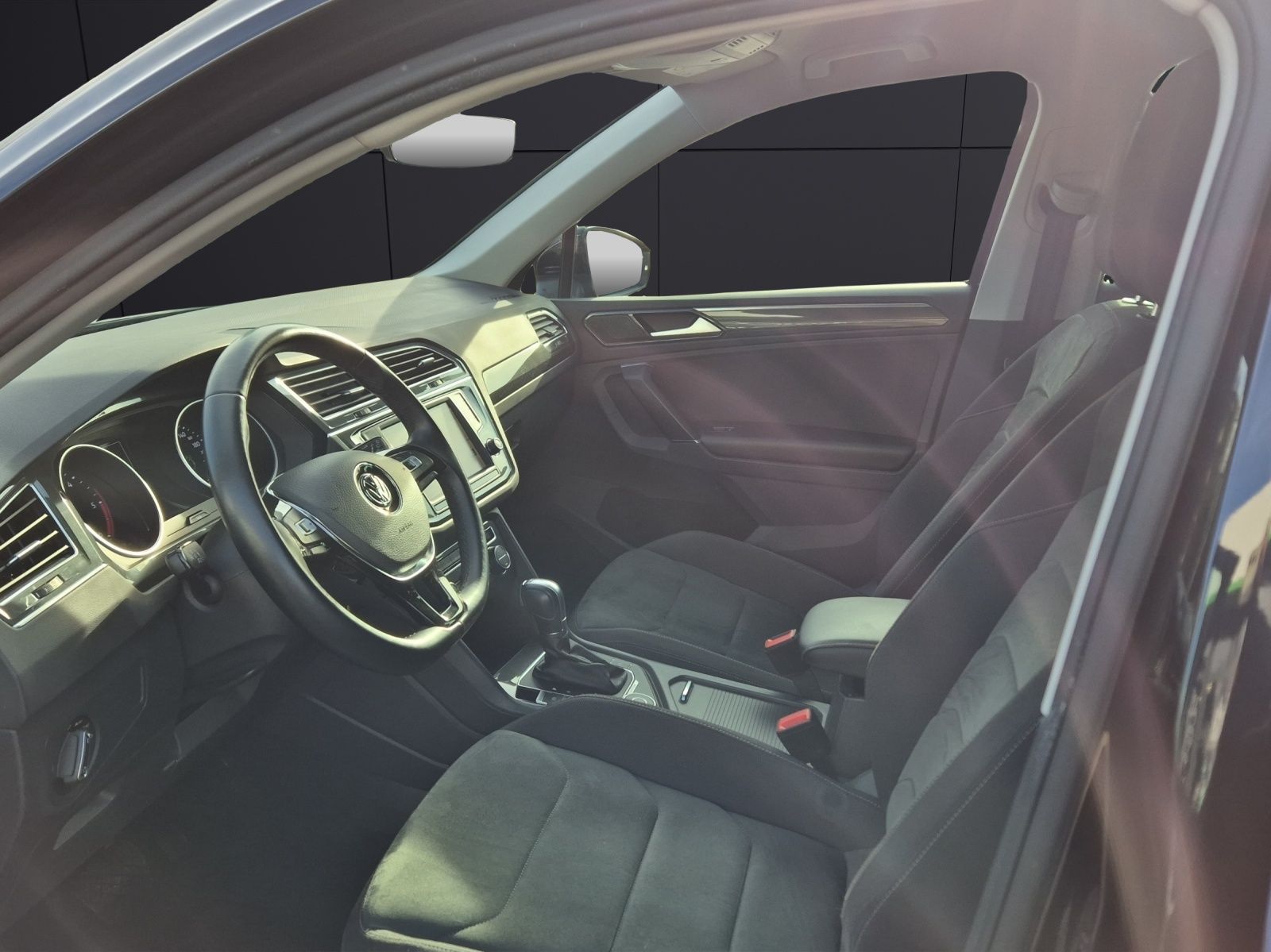 Fahrzeugabbildung Volkswagen Tiguan TDI Highline DSG 4M LED AHK Navi ACC PDC