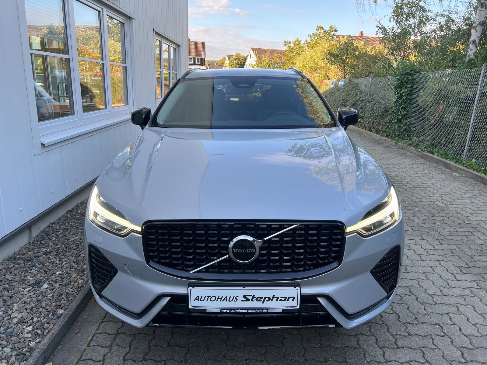 Volvo XC60 B4 Diesel Automatik AWD Plus Dark AHK foto 2