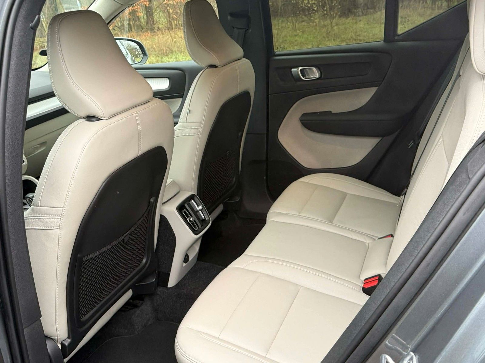 Fahrzeugabbildung Volvo XC40*Momentum*T4*AWD*360Grad*Connect*LED*SHZ*