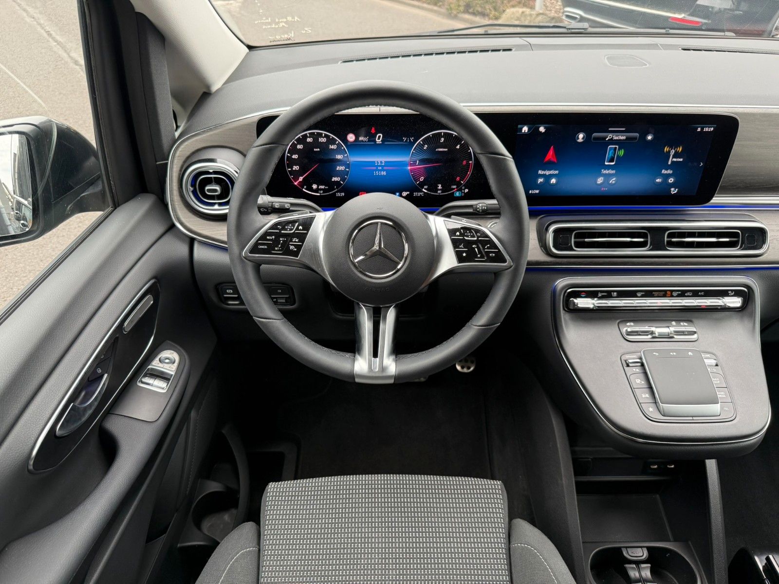 Fahrzeugabbildung Mercedes-Benz V 300 d STYLE 4MATIC AHK2,5t DISTRONIC MULTIBEAM
