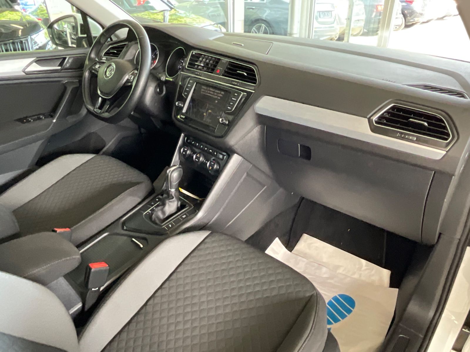 Fahrzeugabbildung Volkswagen Tiguan 1.4TSI DSG Comfortline *LED*NAVI* 1.HAND*