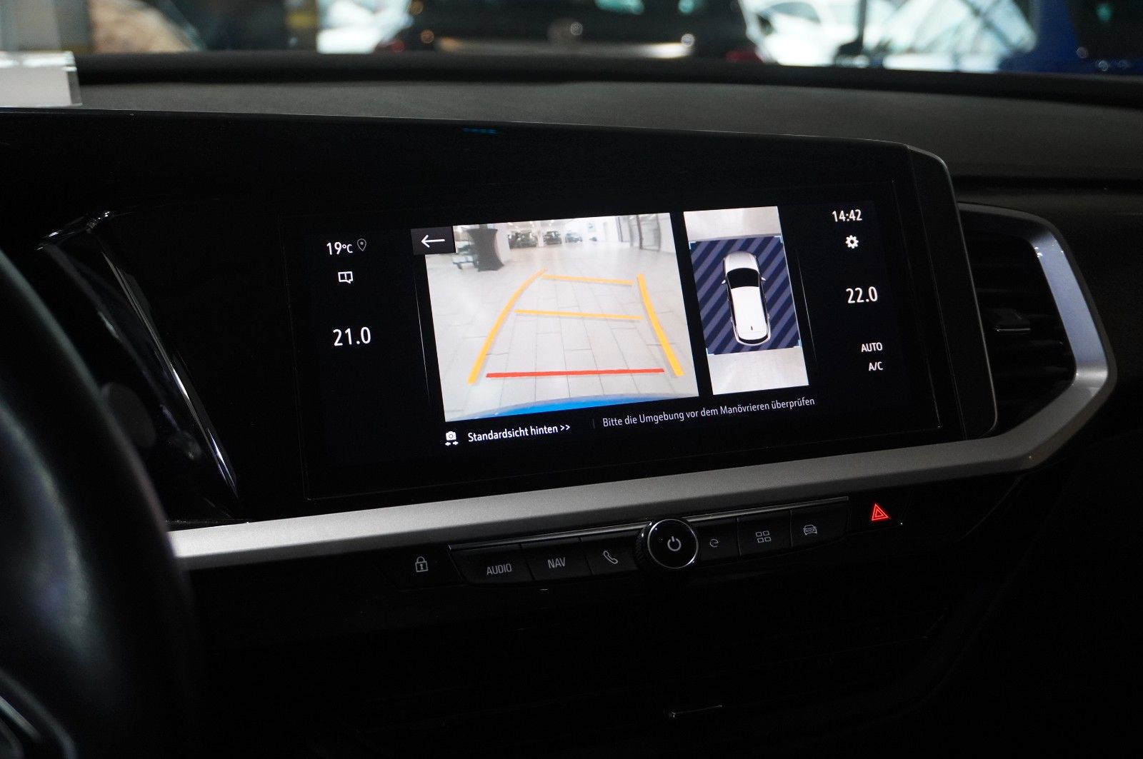 Fahrzeugabbildung Opel Grandland (X) 1.6 HYBRID 4X4 ULTIM. NAVI/360°/SH