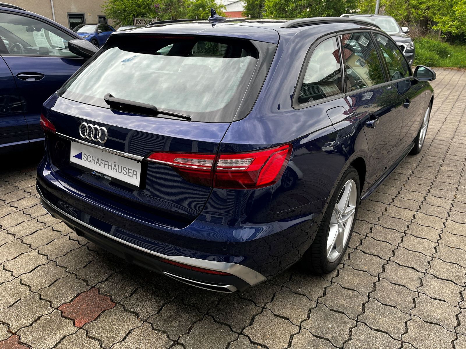 Fahrzeugabbildung Audi A4 Avant 40 TDI S line LED PANO NAVI SHZ KAM AHK