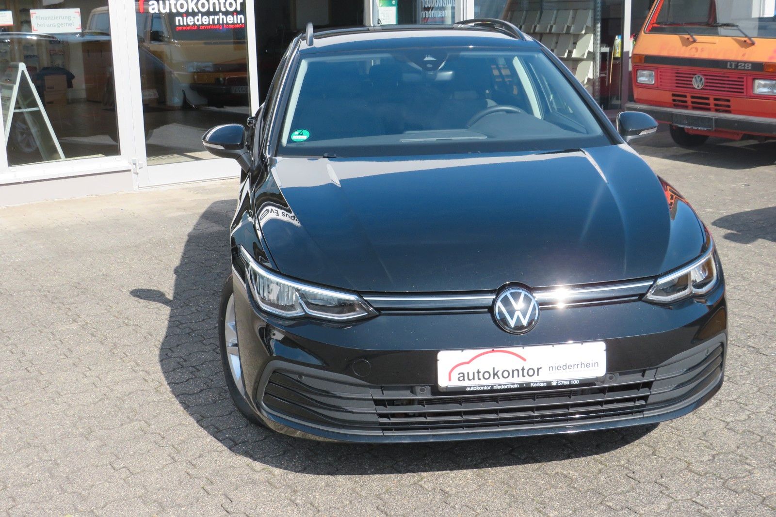 Fahrzeugabbildung Volkswagen Golf Variant LIFE DSG NAVI APP ACC SITZH. LED 1H