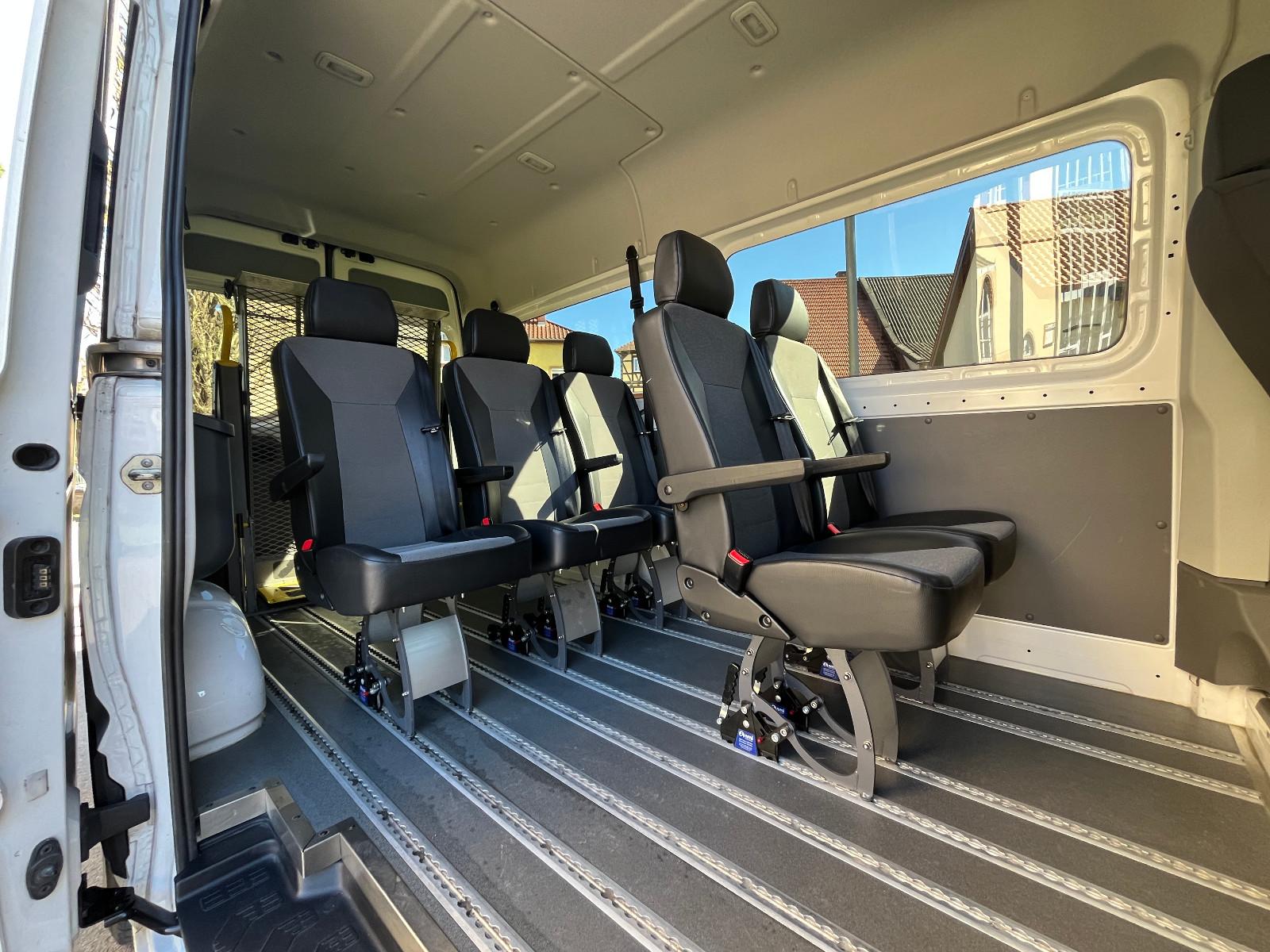 Volkswagen CRAFTER 2.0 TDI 8 SITZER KLIMAAUTO. HECKLIFT