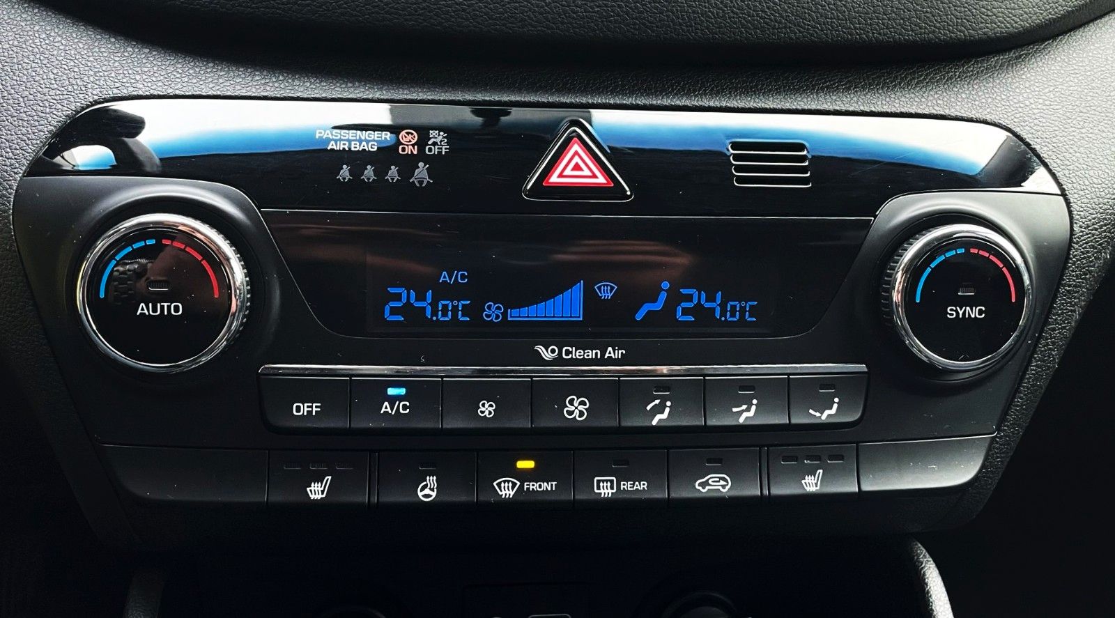 Fahrzeugabbildung Hyundai Tucson 1.7CRDi  KLIMAAUT NAVI SITZHZG CAM 2.Hd