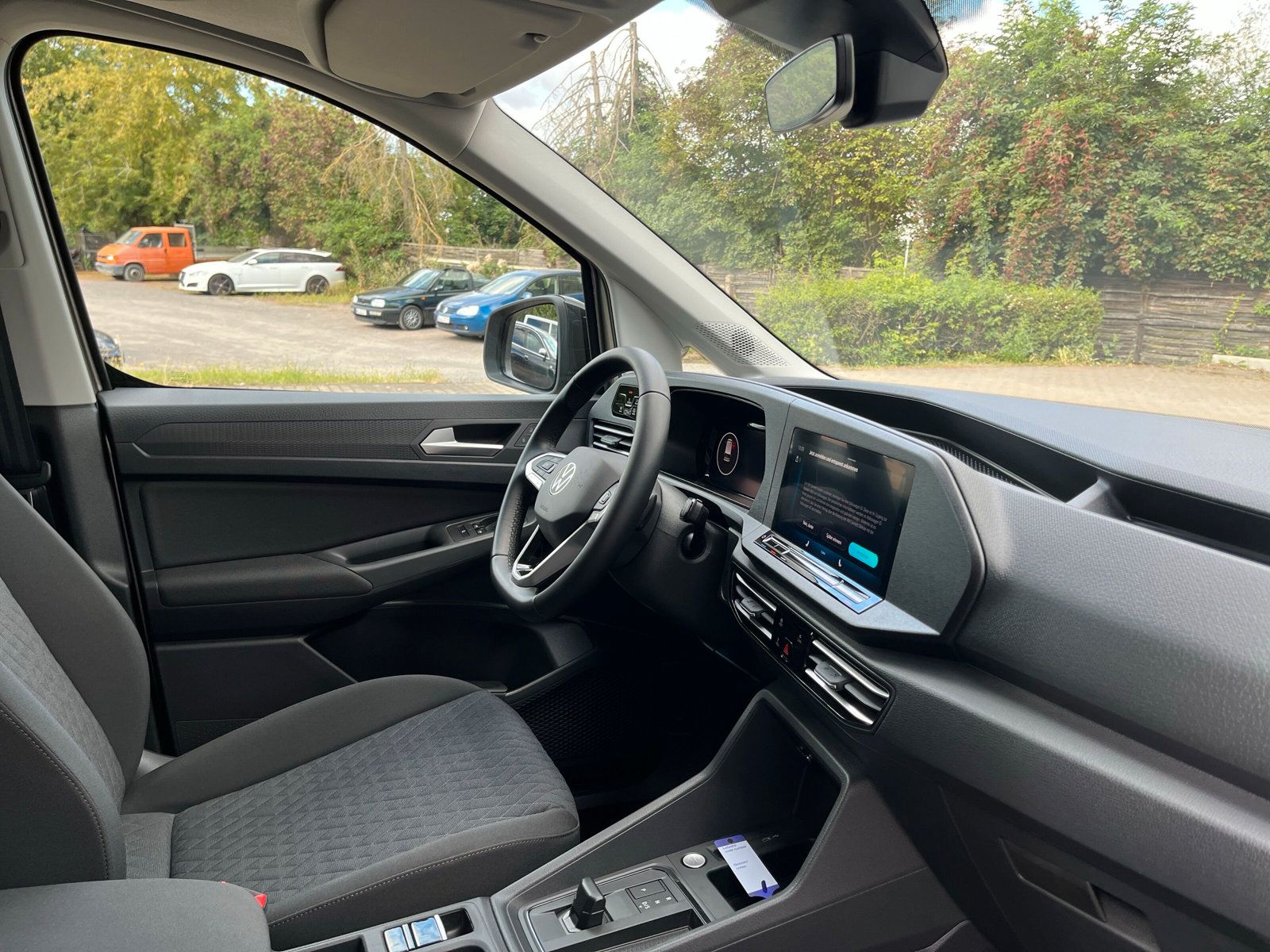 Fahrzeugabbildung Volkswagen Caddy Maxi 1.5 TSI DSG Life AHK ACC KAMERA