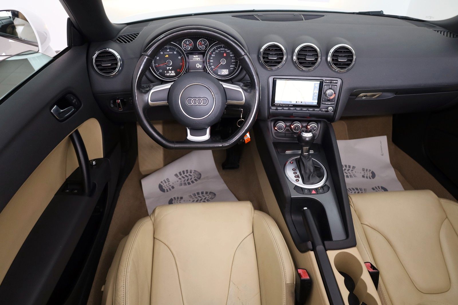 Fahrzeugabbildung Audi TT 2.0 TFSI Roadster Leder,Navi,Xenon,SH,SR+WR