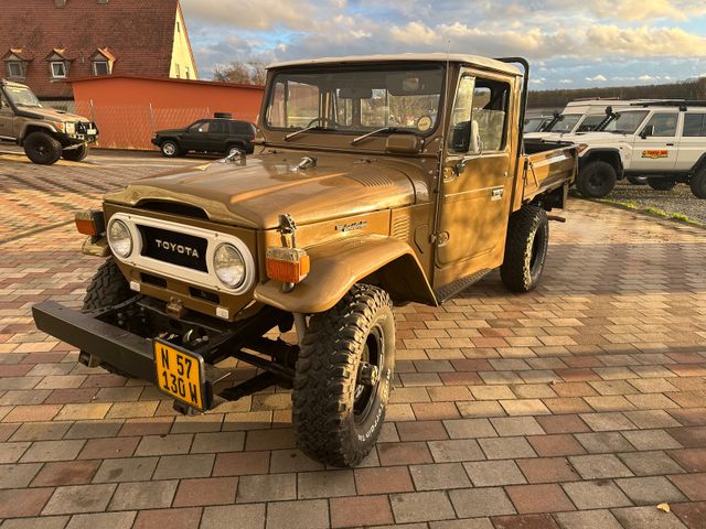 Toyota Land Cruiser FJ45