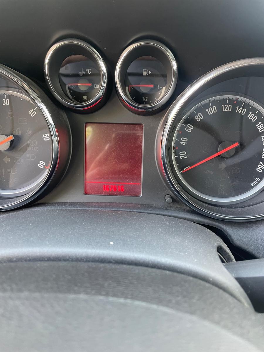 Opel Astra 2011 — photo 13