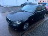 BMW. 318i  E90.  Limousine Sedan - BMW 318 aus 2005: 318i