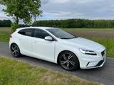 Volvo V40 T3 Momentum R-Design - Volvo: R Design